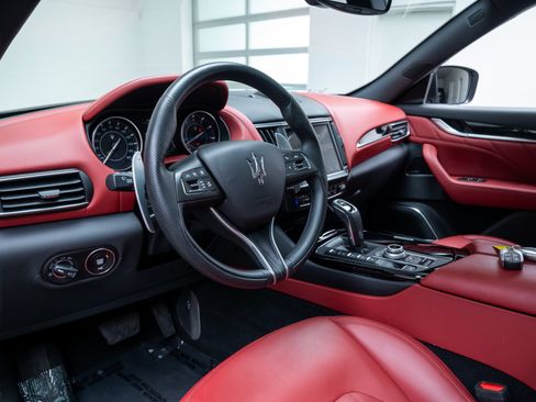 Used 2023 Maserati Levante GT AWD/4WD image 21