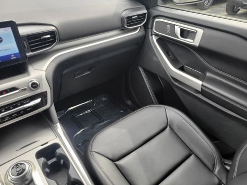 Used 2022 Ford Explorer XLT w/ Equipment Group 202A image 13