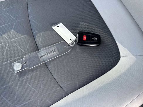 Used 2022 Toyota RAV4 XLE image 33