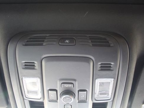 Used 2025 GMC Yukon Denali w/ Denali Reserve Package image 38