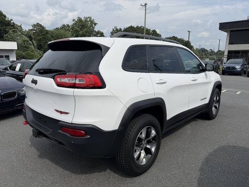 Used 2017 Jeep Cherokee Trailhawk AWD/4WD image 4