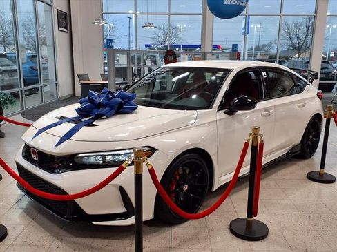 Used 2024 Honda Civic Type R image 1