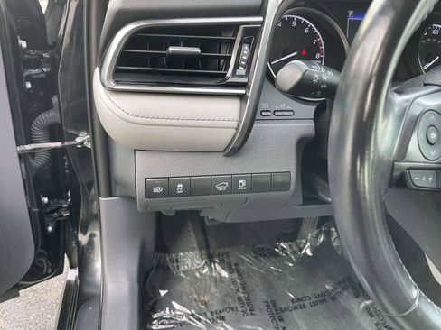 Used 2023 Toyota Camry SE image 30