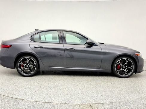 Used 2022 Alfa Romeo Giulia Ti image 4