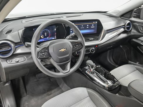 Used 2026 Chevrolet Trax LT w/ LT Convenience Package image 14