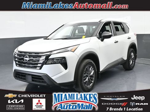 Used 2024 Nissan Rogue S image 1