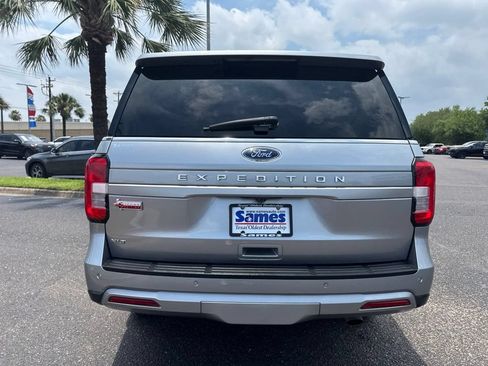 Used 2023 Ford Expedition XLT RWD image 4