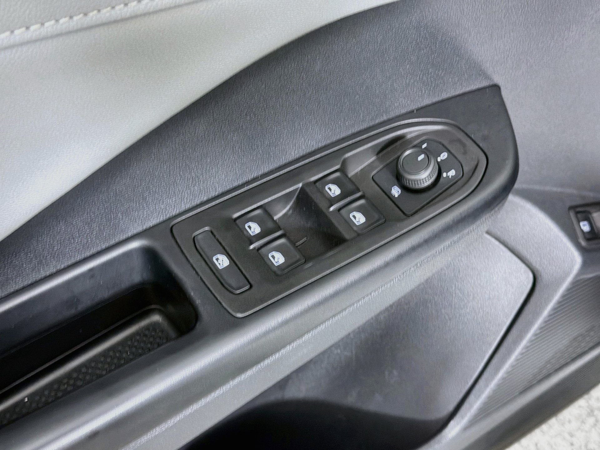 Certified 2023 Volkswagen Taos SE w/ Panoramic Sunroof Package FWD image 17