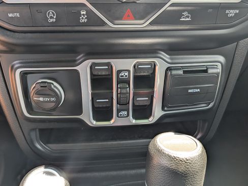 Used 2023 Jeep Gladiator Sport AWD/4WD image 23