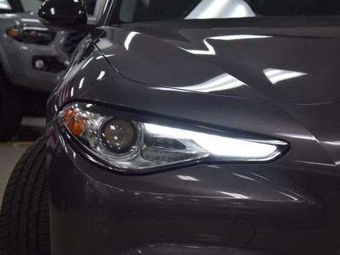 Used 2021 Alfa Romeo Giulia Sprint w/ Nero Edizione image 9