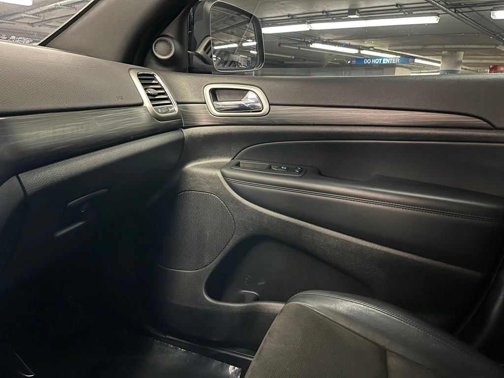 Used 2021 Jeep Grand Cherokee Laredo X AWD/4WD image 29