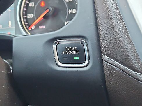 Used 2022 GMC Acadia SLE w/ Driver Convenience Package FWD image 25