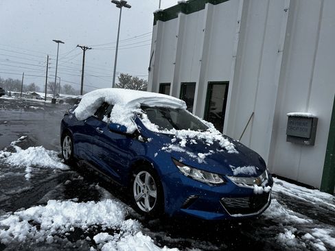 Used 2016 Chevrolet Volt LT w/ Comfort Package FWD image 6