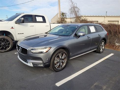 Used 2017 Volvo V90 T6 Cross Country image 3
