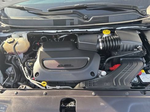 Used 2025 Chrysler Pacifica Limited FWD image 39