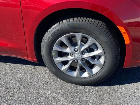 New 2026 Chrysler Pacifica Limited w/ Uconnect Theater Family Group image 11