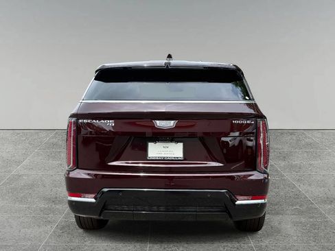 Used 2025 Cadillac Escalade IQ Luxury 2 w/ LPO, Premium Carpet Package AWD/4WD image 11