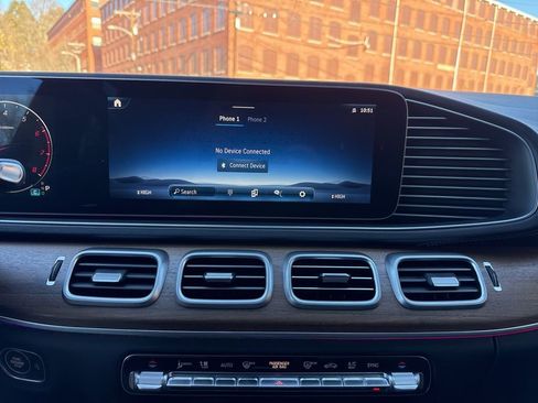 Certified 2025 Mercedes-Benz GLS 450 4MATIC image 32