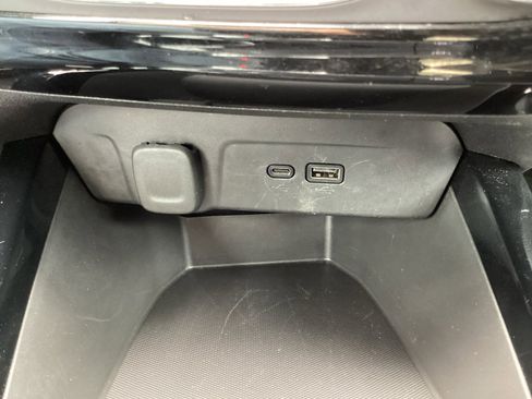 Used 2025 Chevrolet Trax LT FWD image 23