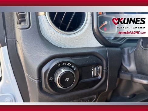 Used 2025 Jeep Wrangler Unlimited Sahara AWD/4WD image 10