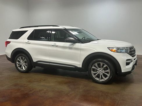 Used 2022 Ford Explorer XLT image 24