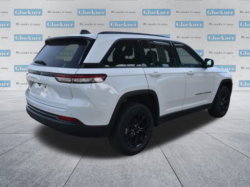 Used 2025 Jeep Grand Cherokee Altitude AWD/4WD image 6