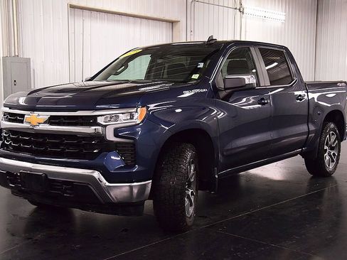 Used 2023 Chevrolet Silverado 1500 LT AWD/4WD image 3