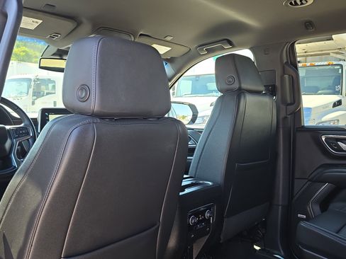 Used 2024 Chevrolet Tahoe LT AWD/4WD image 15