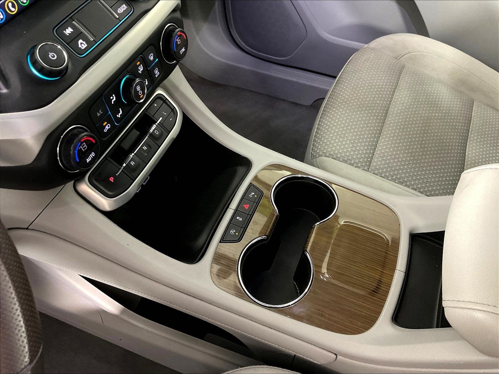 Used 2021 GMC Acadia SLE FWD image 18