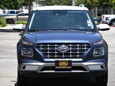 Used 2022 Hyundai Venue Limited FWD image 9