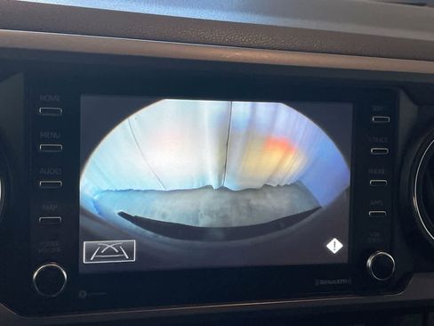 Used 2023 Toyota Tacoma TRD Off-Road image 17