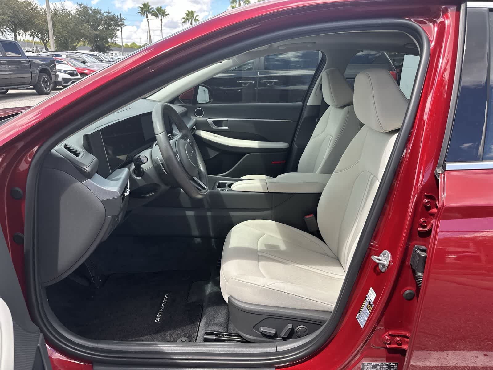 Used 2024 Hyundai Sonata SEL w/ Convenience Package FWD image 2