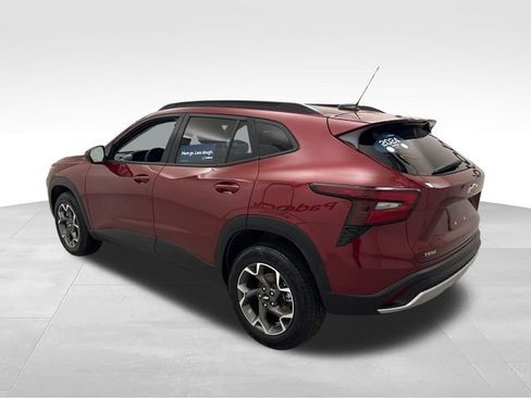 Certified 2024 Chevrolet Trax LT FWD image 3