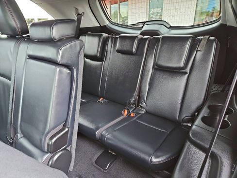 Used 2019 Toyota Highlander XLE AWD/4WD image 19