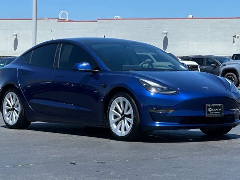 Used 2023 Tesla Model 3 Standard Range RWD image 5
