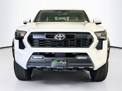 Used 2025 Toyota Tacoma TRD Off-Road w/ TRD Off Road Upgrade Package AWD/4WD image 2