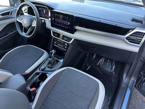 New 2026 Volkswagen Taos SE image 12