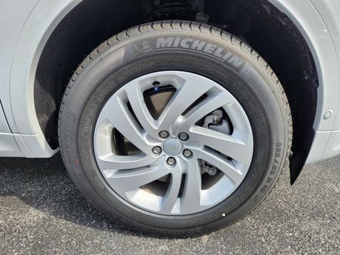 Used 2025 Land Rover Discovery Sport S image 5