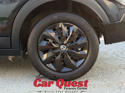 Used 2019 Nissan Kicks S FWD image 17