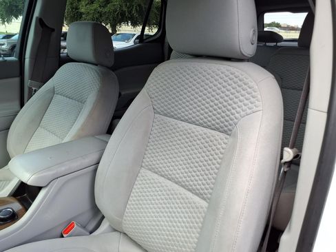 Used 2018 GMC Acadia SLE FWD image 16