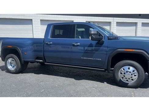 New 2026 GMC Sierra 3500 Denali Ultimate AWD/4WD image 4
