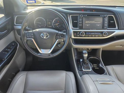 Used 2019 Toyota Highlander XLE image 9