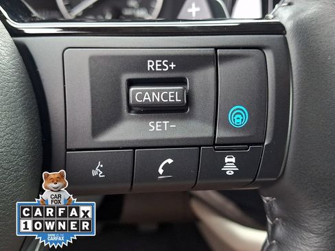 Used 2024 Nissan Pathfinder SL w/ Black Appearance Package AWD/4WD image 23