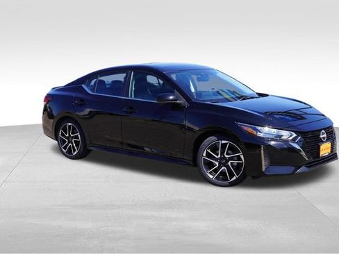 Used 2025 Nissan Sentra SR w/ SR Premium Package FWD image 2