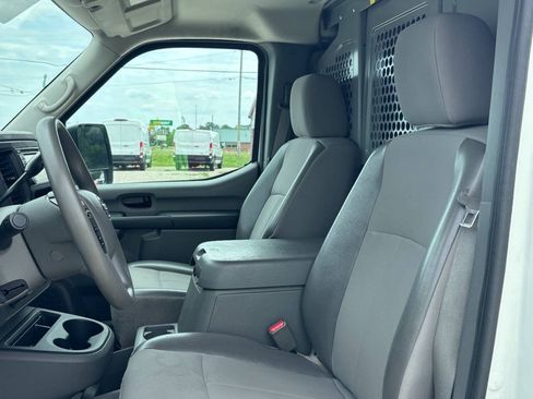 Used 2017 Nissan NV 2500 SV w/ Technology Package RWD image 9