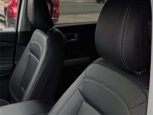 Used 2024 Ford Explorer XLT w/ Equipment Group 202A image 22