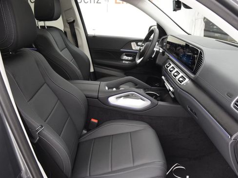 New 2026 Mercedes-Benz GLS 450 4MATIC image 16