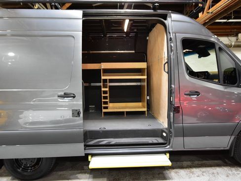 Used 2023 Mercedes-Benz Sprinter 2500 image 40