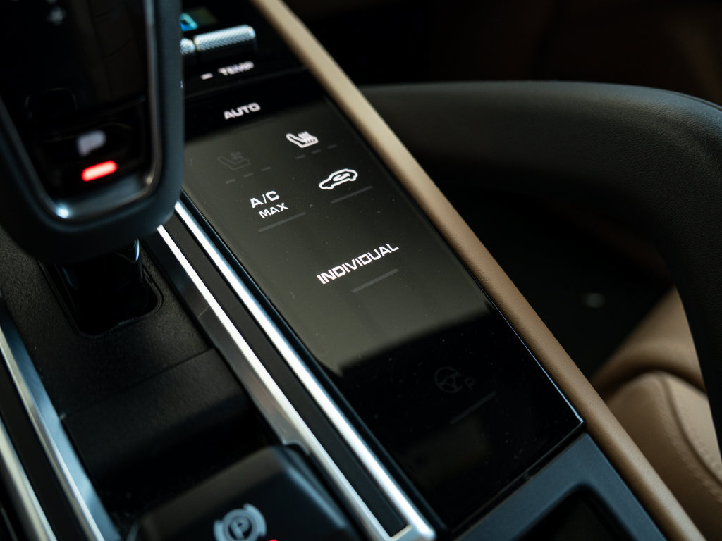 Certified 2021 Porsche Cayenne AWD/4WD image 16