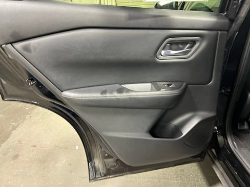 Used 2025 Nissan Rogue SV FWD image 14